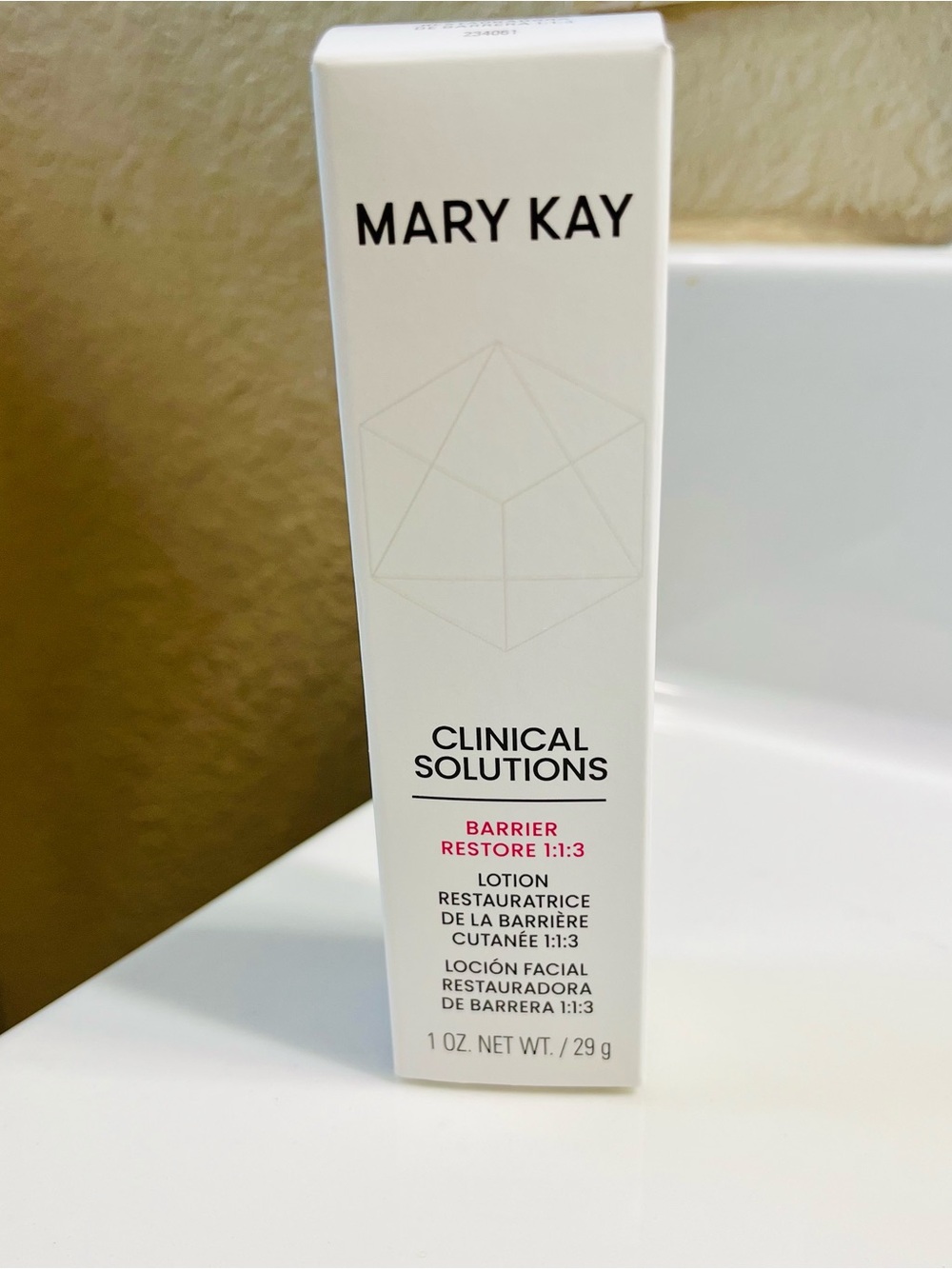 Mary Kay Clinical Solutions Barrier Restore Lotion - White with Pink Text